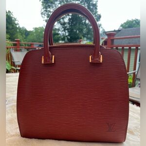 LOUIS VUITTON EPI PONT-NEUF KENYAN FAWN